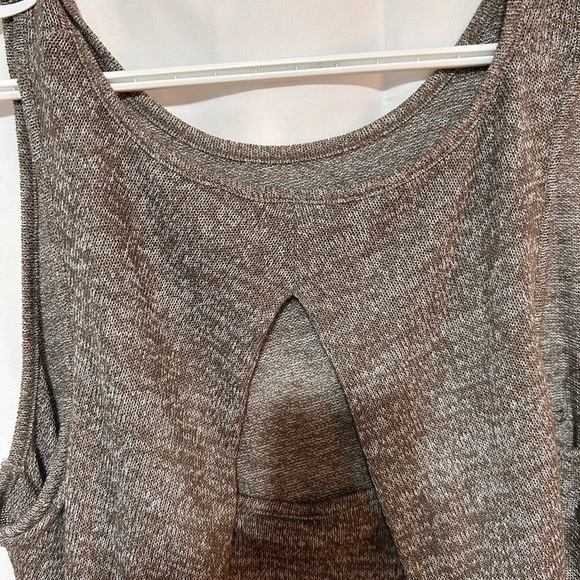 Denver Hayes xl grey thin wool like sleeveless top- split back - Picture 7 of 9